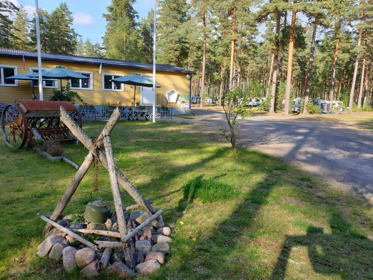Hostel And Vandrarhem Lupin Naturcamping Lagom Gräsmark エクステリア 写真
